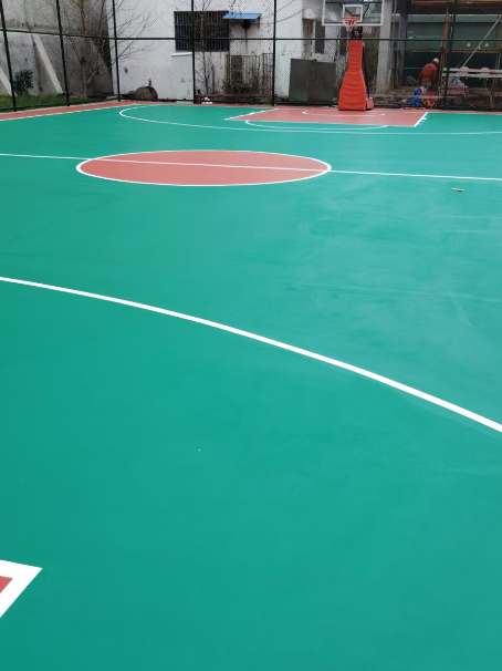 阜平 球场长期使用易出现地面开裂